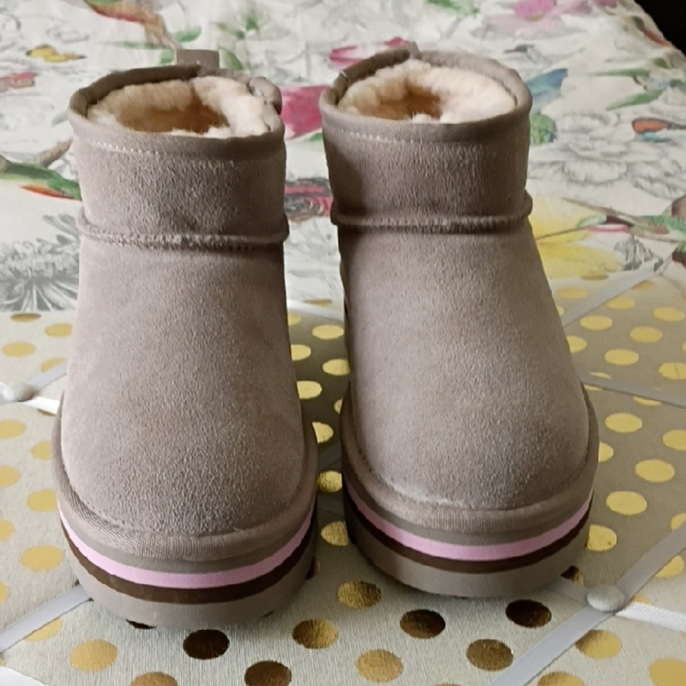 BearPaw Womens Platform Suede Nude 9 No Box New